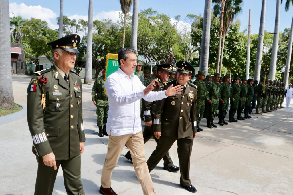 Asiste Rutilio Escand N A Ceremonia Inaugural Del Hemiciclo A Los Ni Os