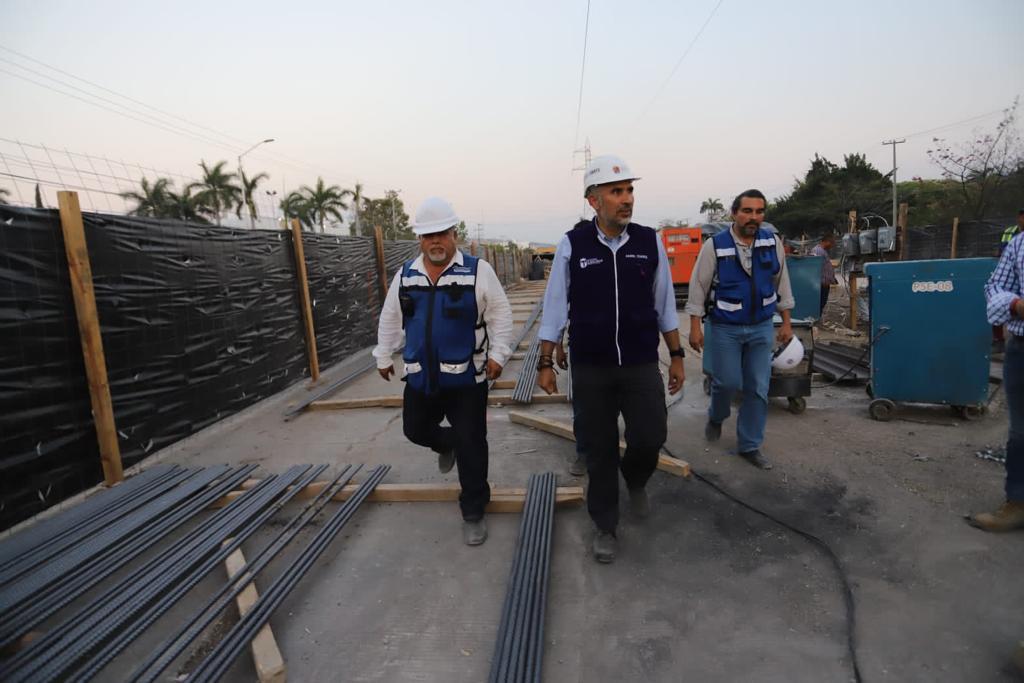 Comienza introducción de tubos de drenaje pluvial en obra del Paso a Desnivel Torre Chiapas