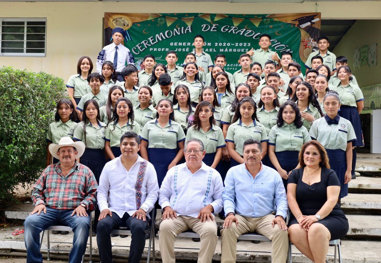 César Marín padrino de generación de Secundaria Técnica 33 de Tecpatán