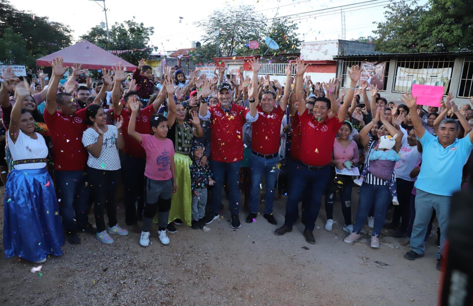 Arranca Angel Torres más de 1.4 km de pavimentación en Tuxtla