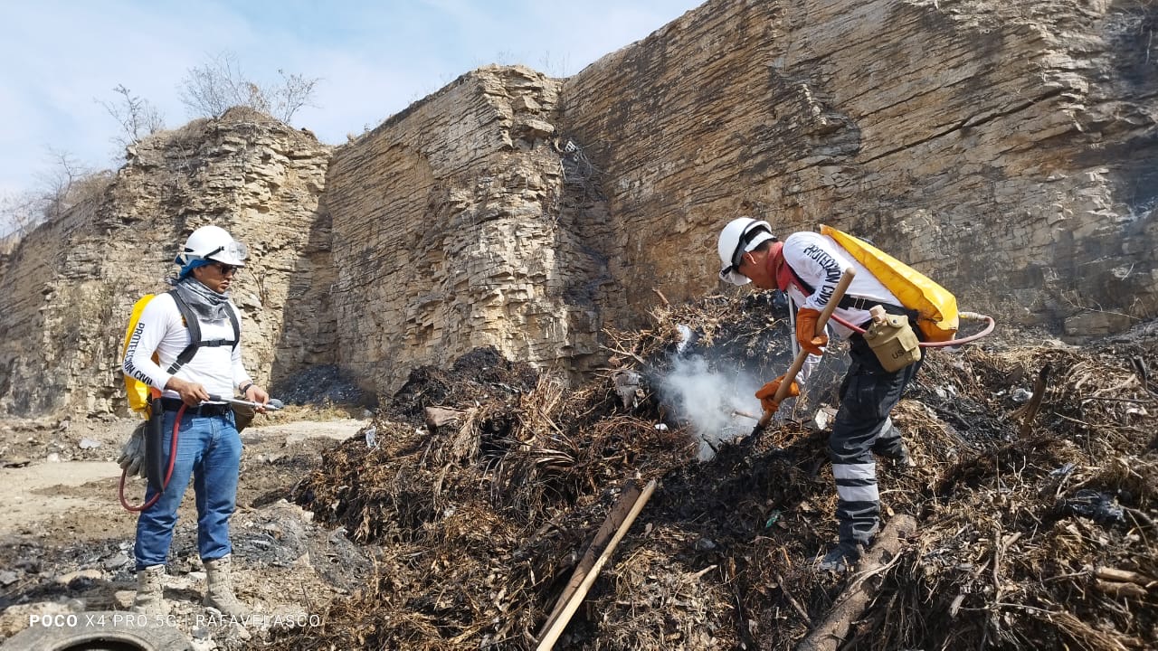 Atienden incendio en Terán