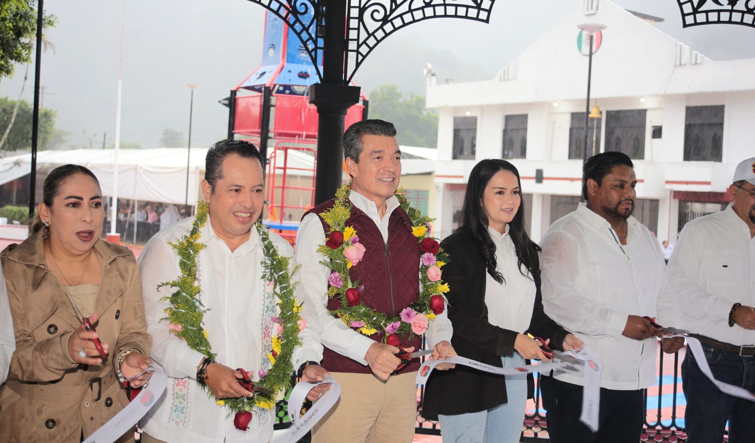 Inaugura Rutilio Escandón rehabilitación del Parque Público Municipal, en Ostuacán