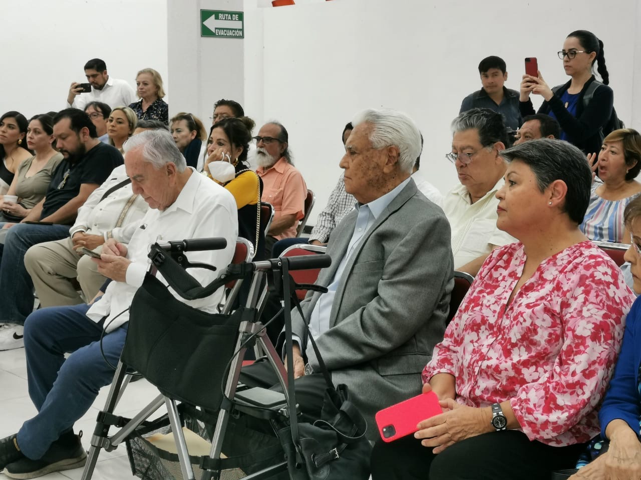 Reconocen labor de Enrique Pedrero como benefactor al Centro de Integración Juvenil