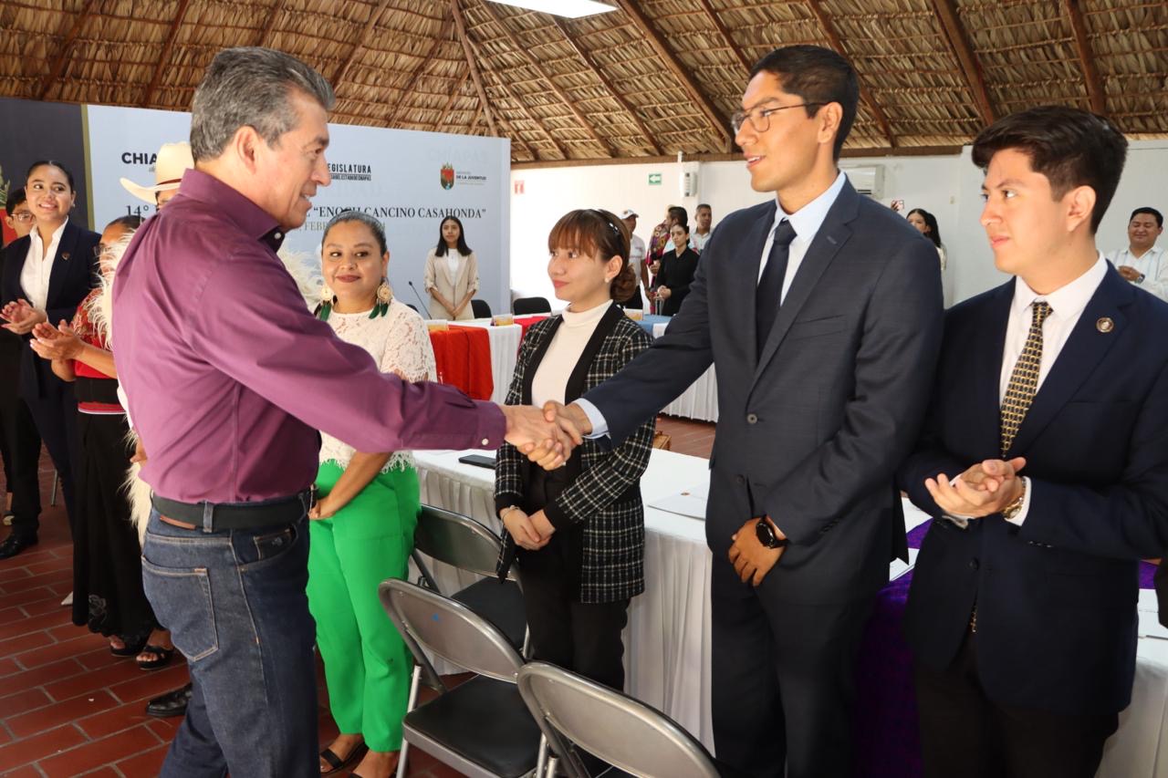 Anuncia Rutilio Escandón pago de retroactivos de 2023 a trabajadores del sector educativo de Chiapas