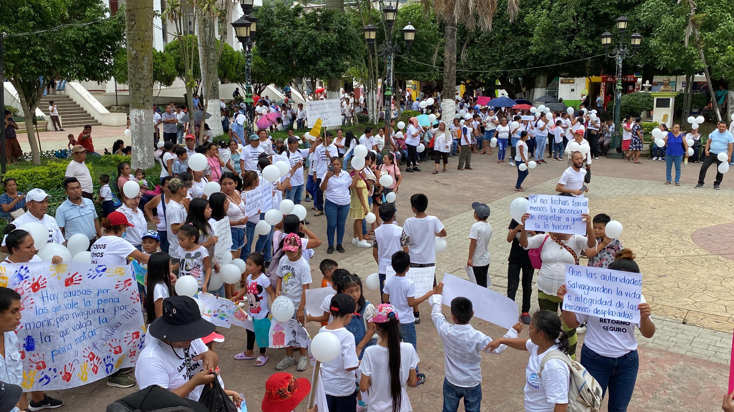 Desplazados de Tila marchan y piden ser atendidos