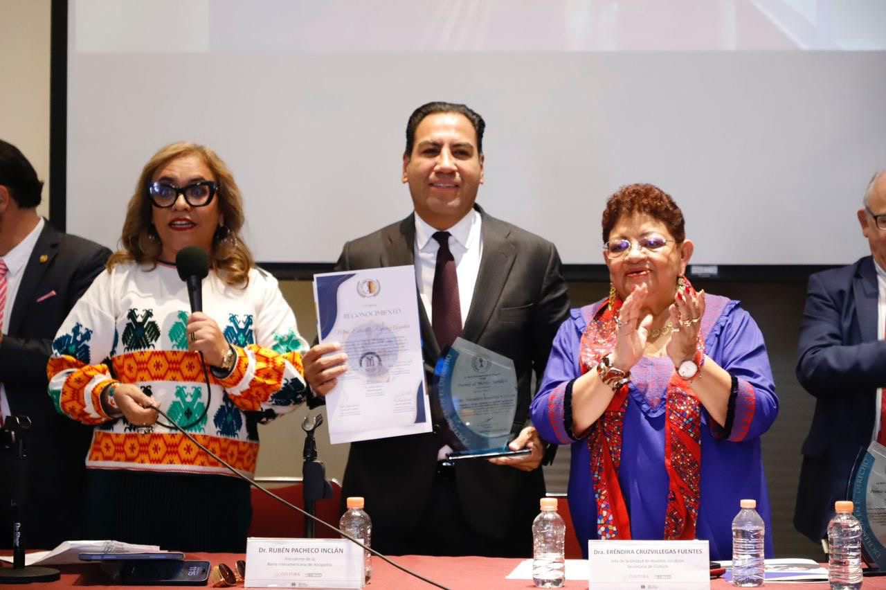 Eduardo Ramírez recibe Premio al Mérito Jurídico 2024