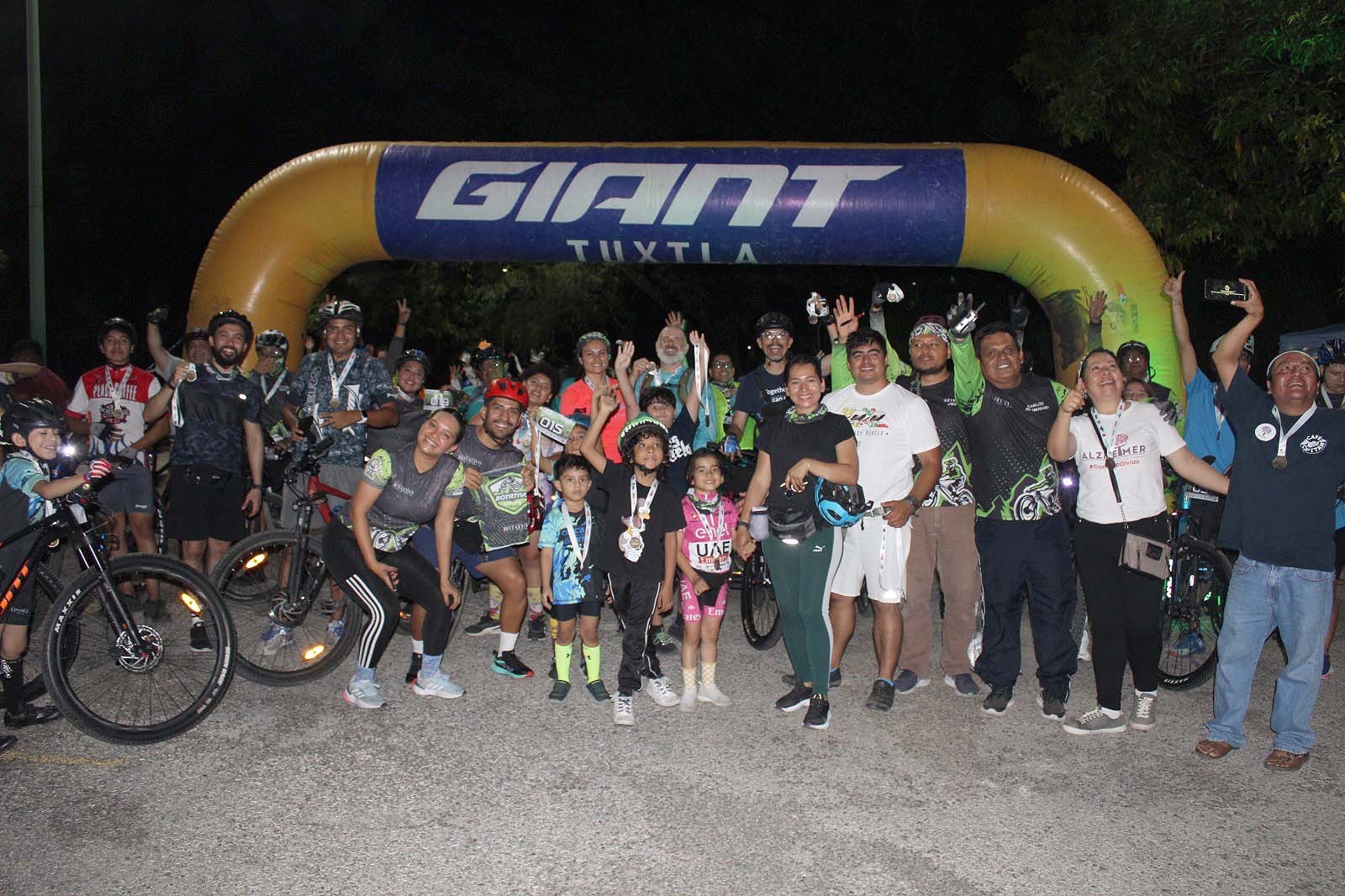 Gran participación de ciclistas en Rodada Nocturna con Causa