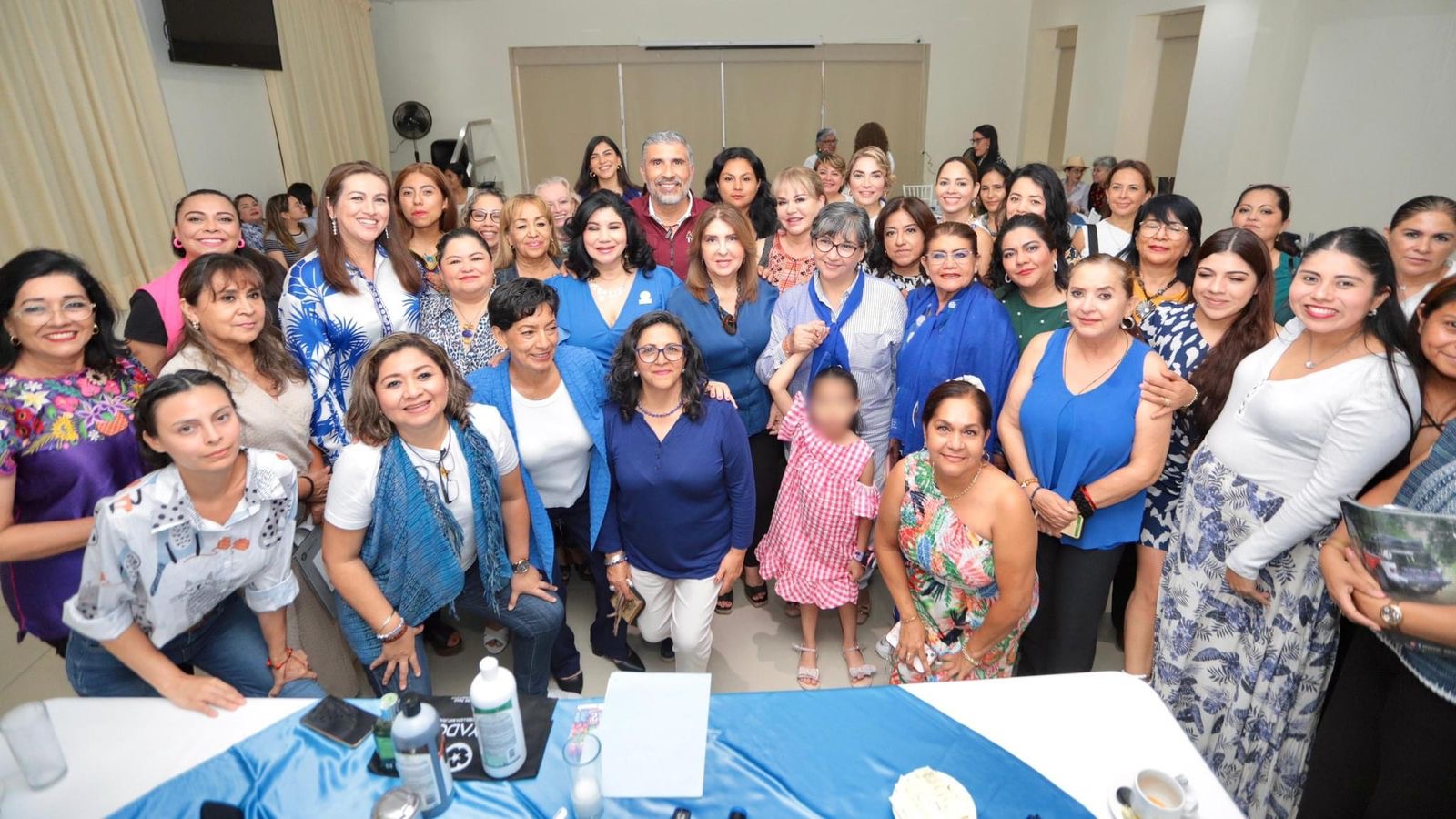 Mujeres empresarias, fortaleza de la economía local: Angel Torres