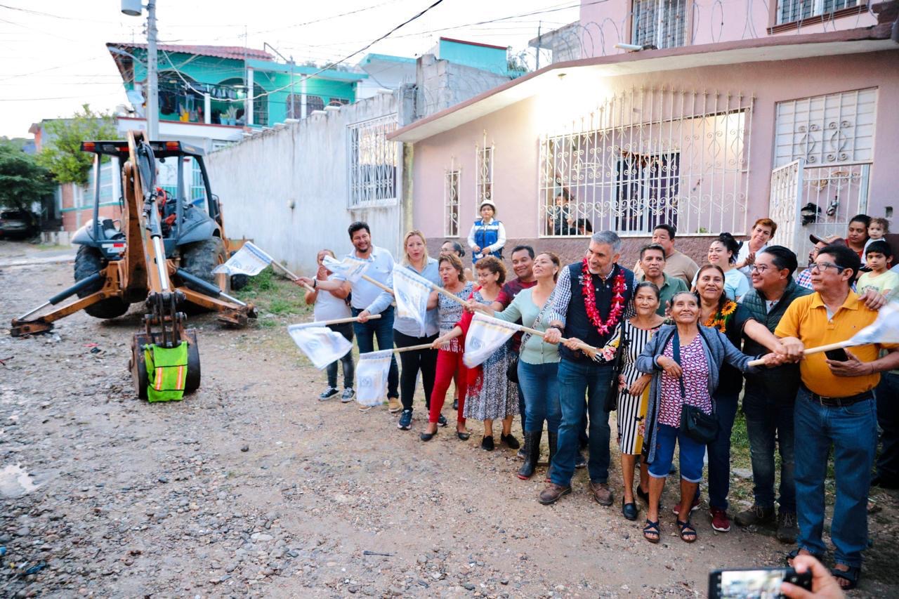 Encabeza Angel Torres pavimentación integral en la Potinaspak