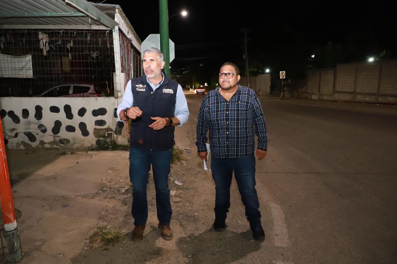 Reactiva alumbrado público Angel Torres en colonia Las Águilas