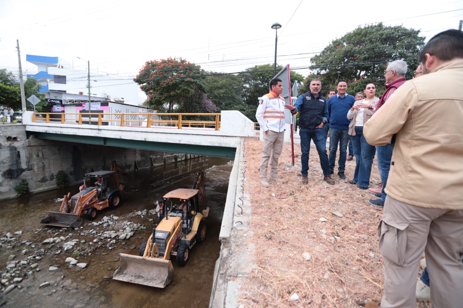 Ayuntamiento de Tuxtla puso en marcha trabajos de desazolve del río Sabinal y afluentes